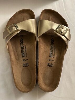 New in Box Birkenstock Madrid Single Strap Sandal in Shimmery Gold - size 8